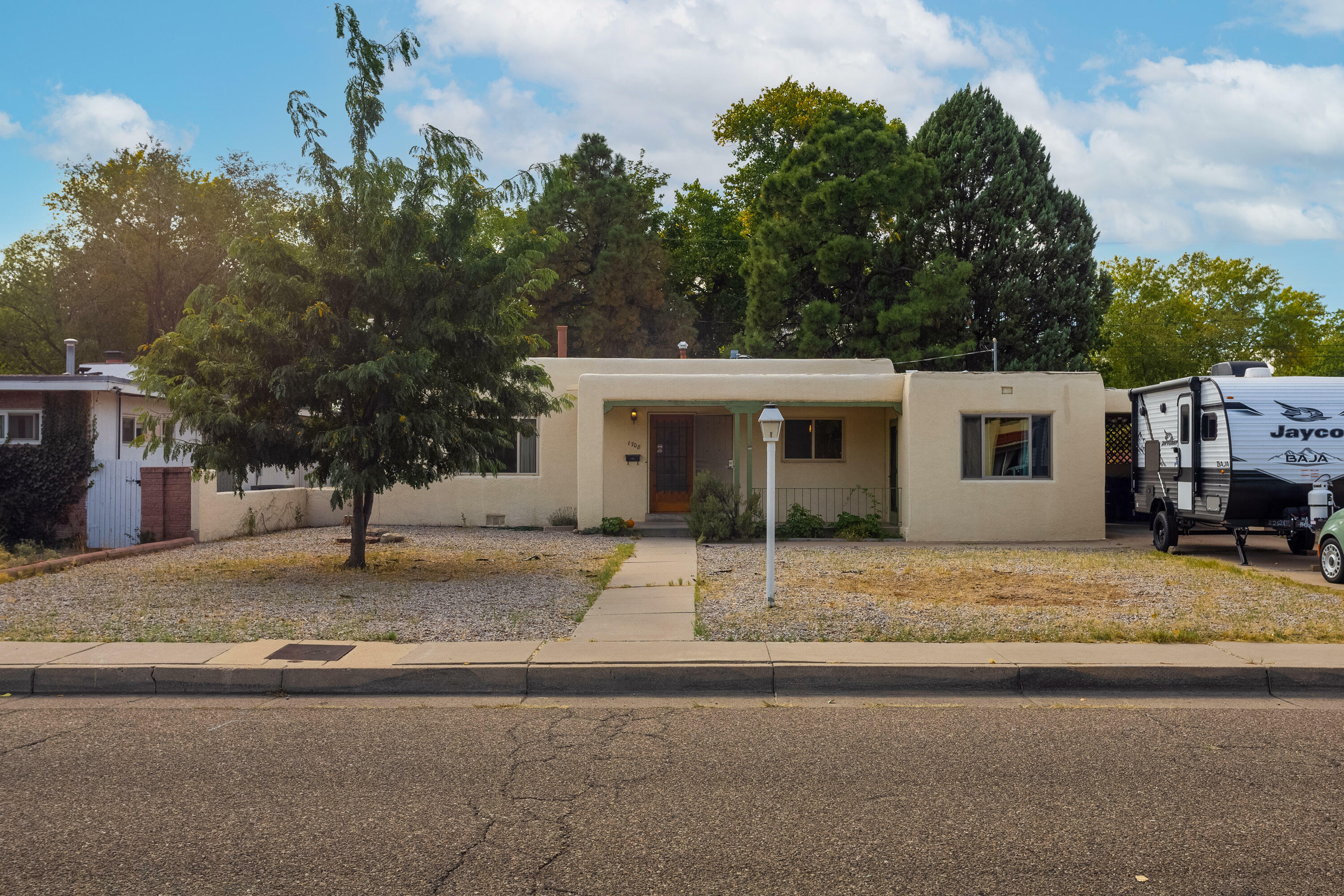 1708 Escalante Avenue SW  Albuquerque NM 87104 photo