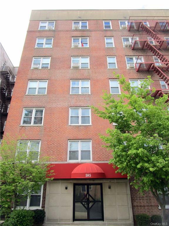 Property Photo:  585 McLean Avenue 5A  NY 10705 