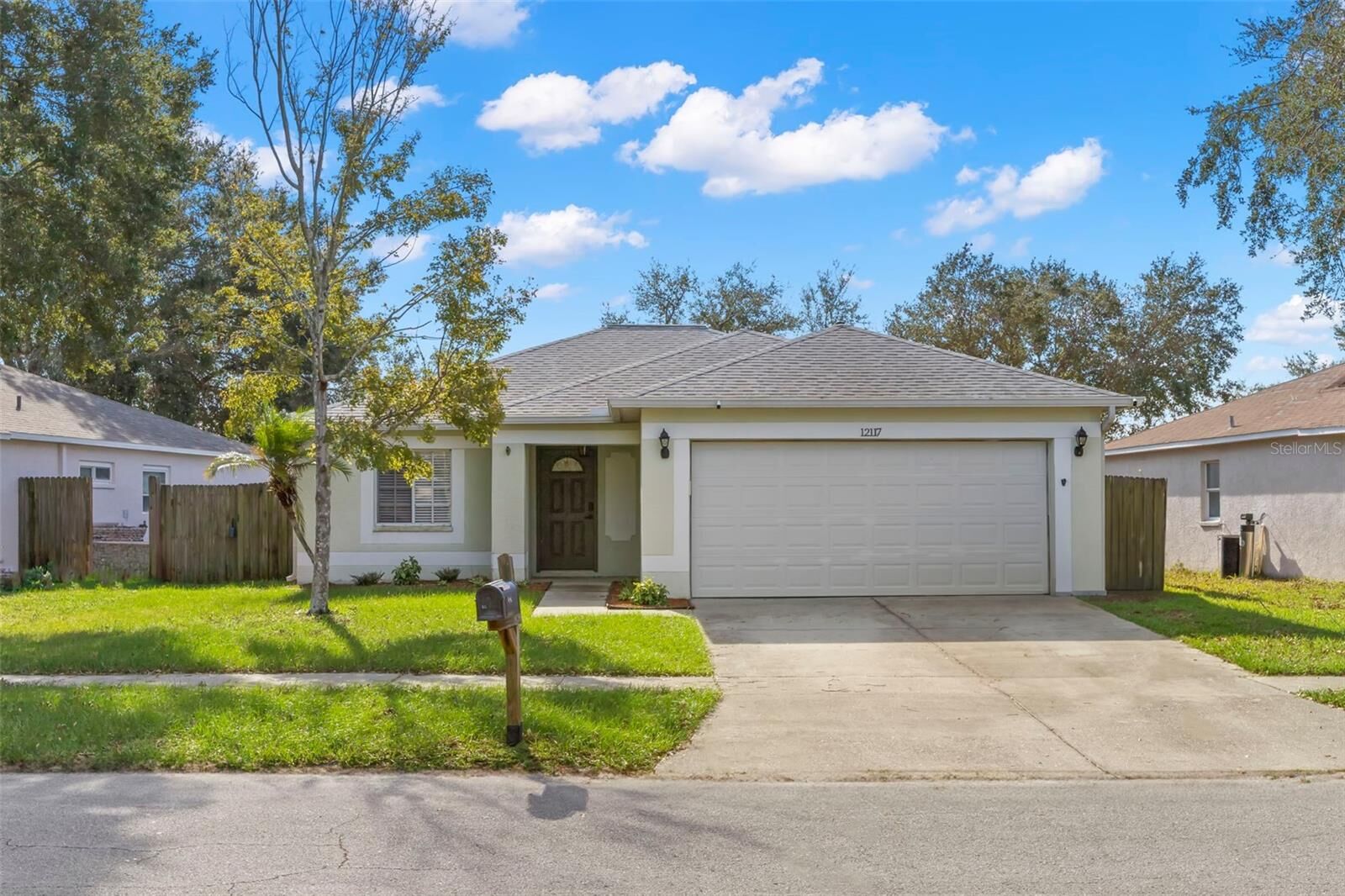 Property Photo:  12117 Feldwood Creek Lane  FL 33579 