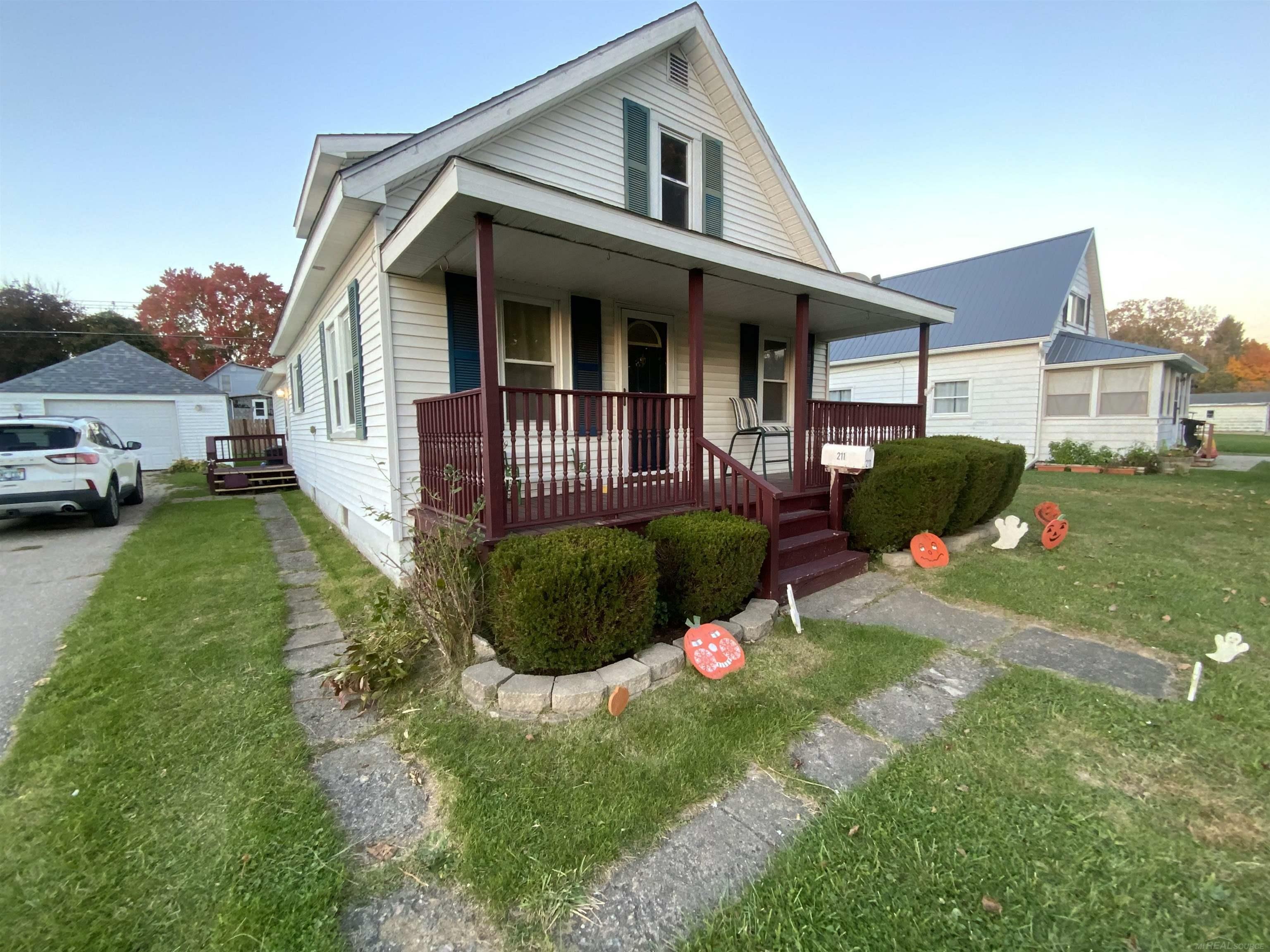 Property Photo:  211 Guy Street  MI 48097 