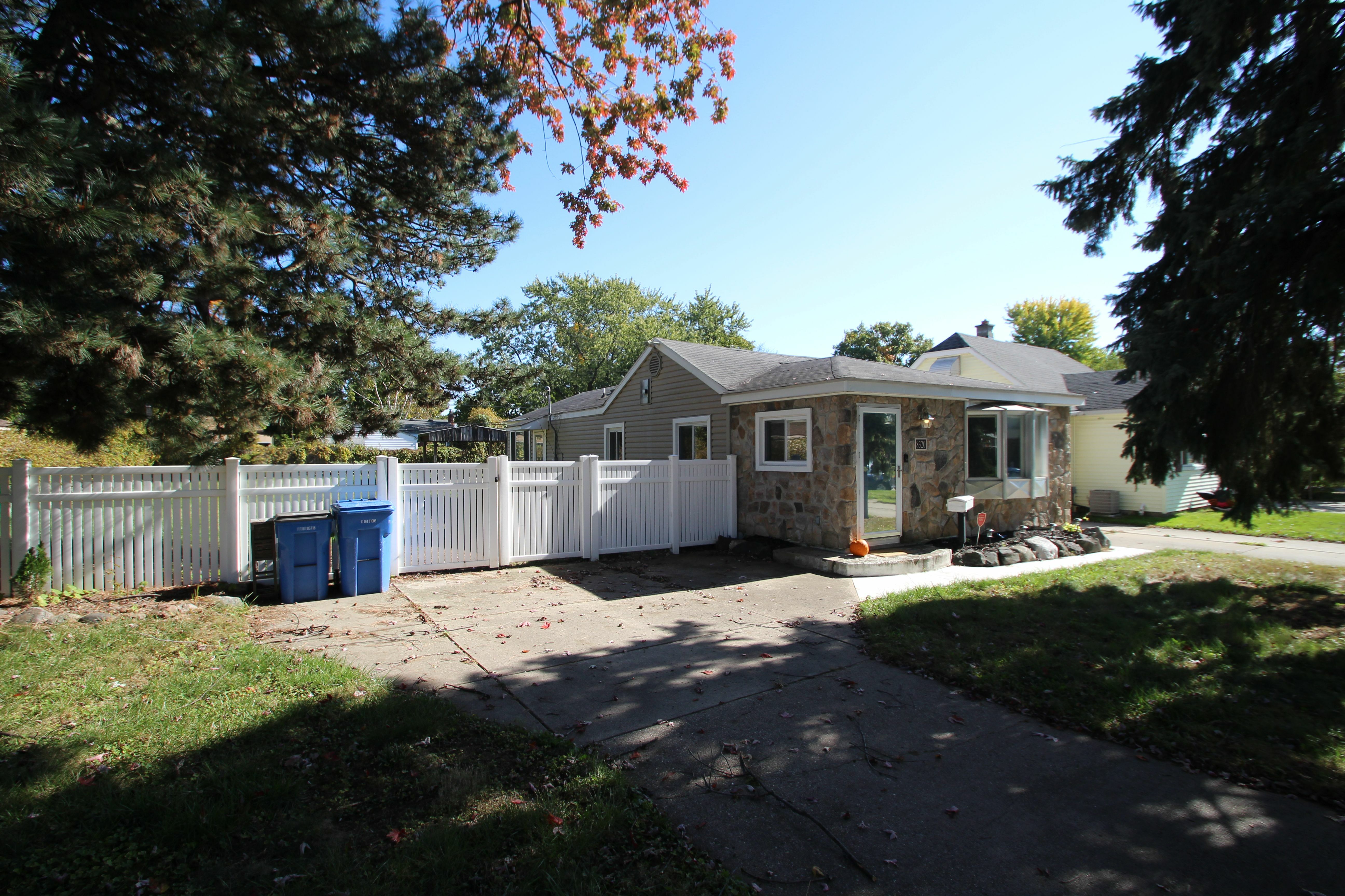 Property Photo:  8320 Robindale Avenue  MI 48127 1209 