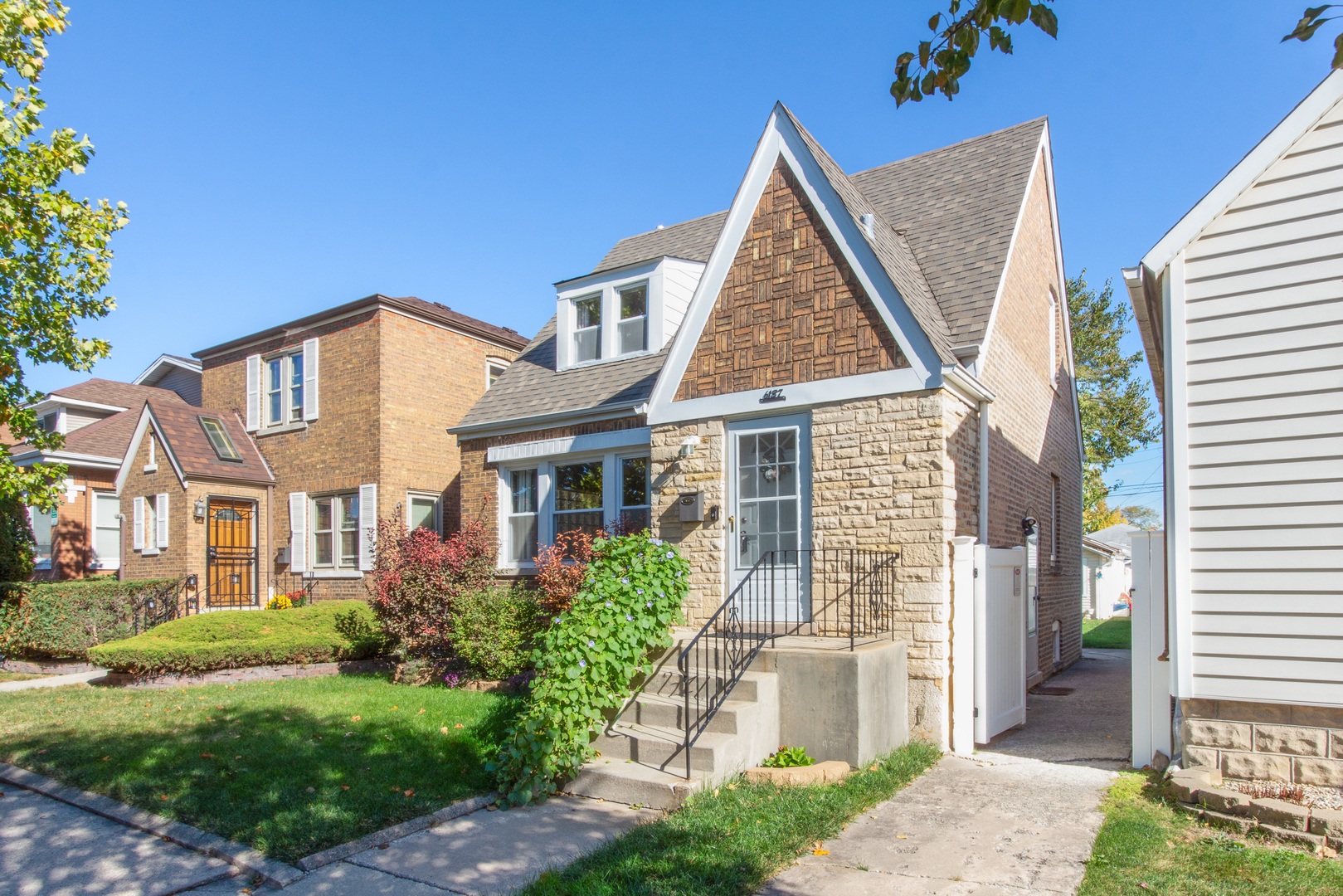 Property Photo:  6137 S Monitor Avenue  IL 60638 