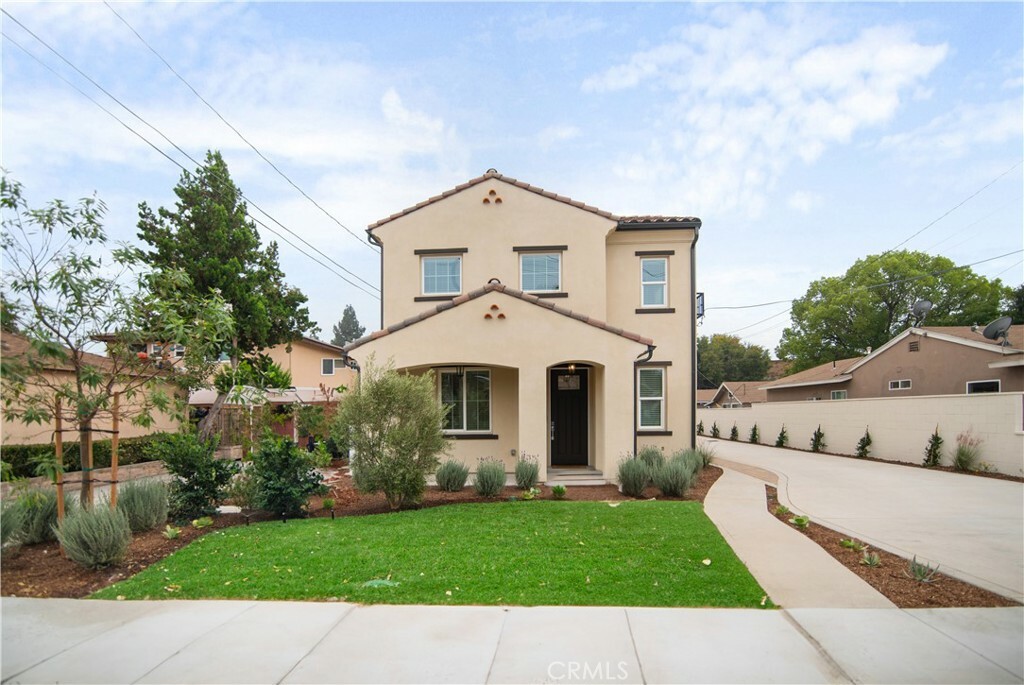 Property Photo:  872 W Walnut Avenue W B  CA 91016 