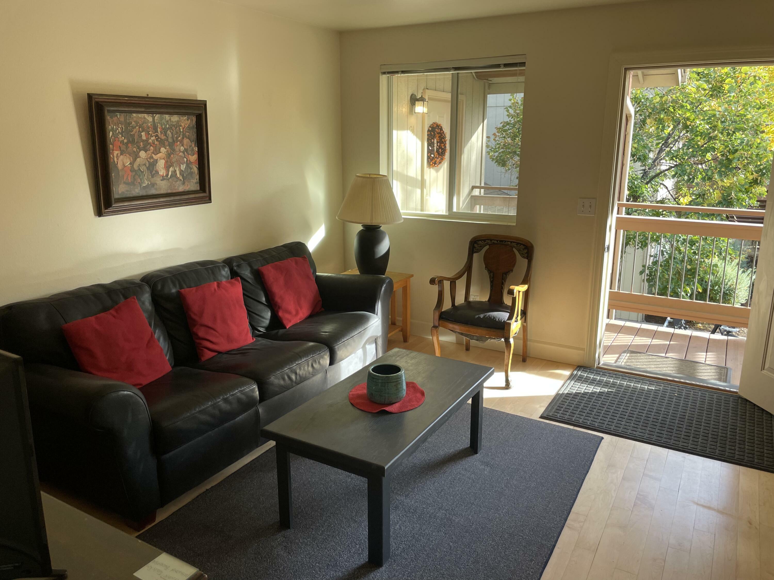 Property Photo:  367 SE Cleveland Avenue Apt 23  OR 97702 