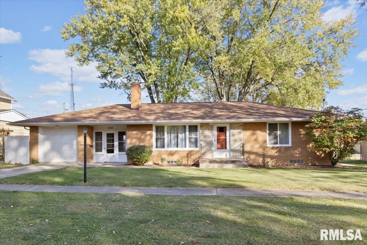 Property Photo:  306 S Davenport Street  IL 61548 