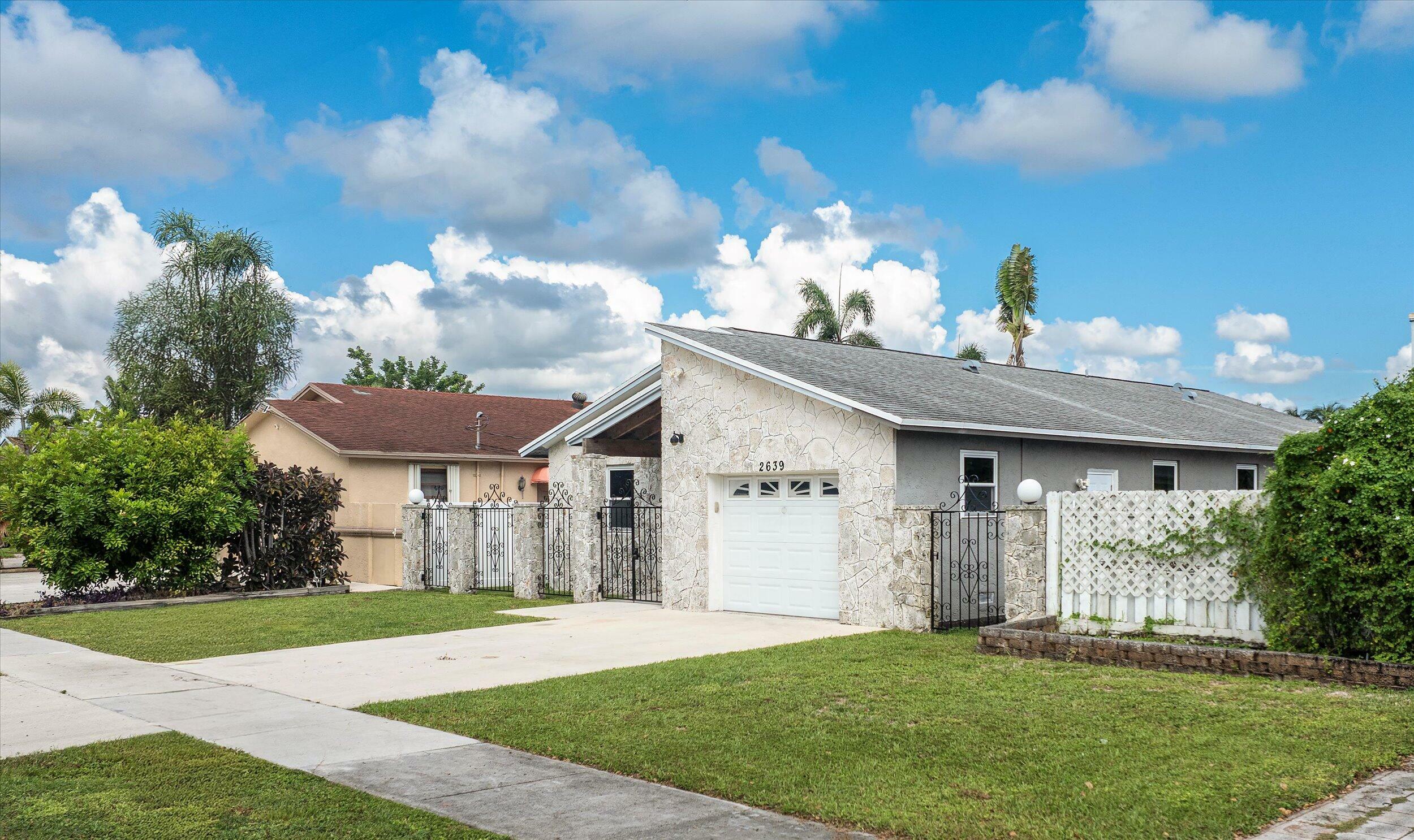 Property Photo:  2639 Coolidge Street  FL 33020 