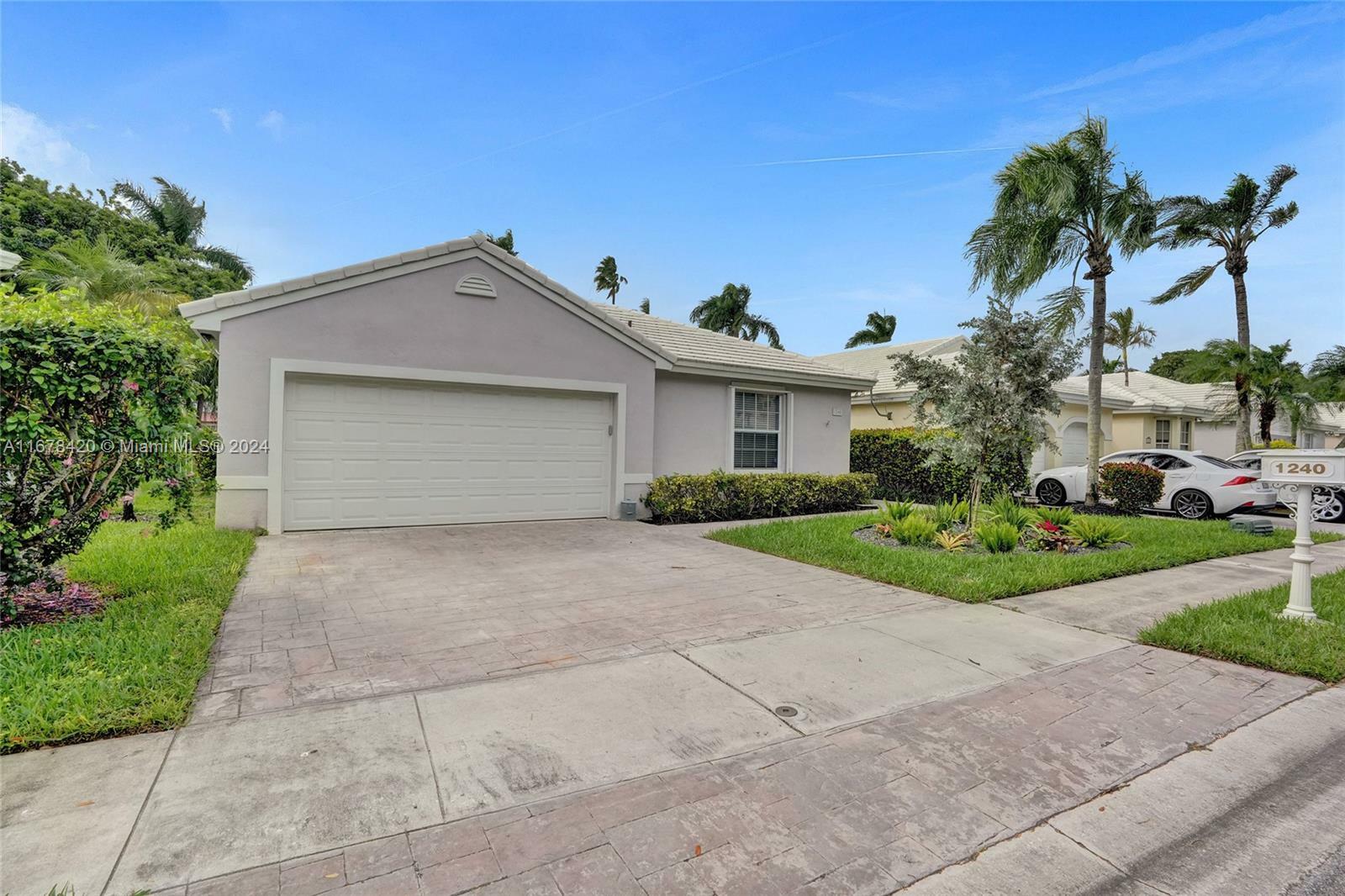 Property Photo:  1240 W Wilshire Cir W  FL 33027 