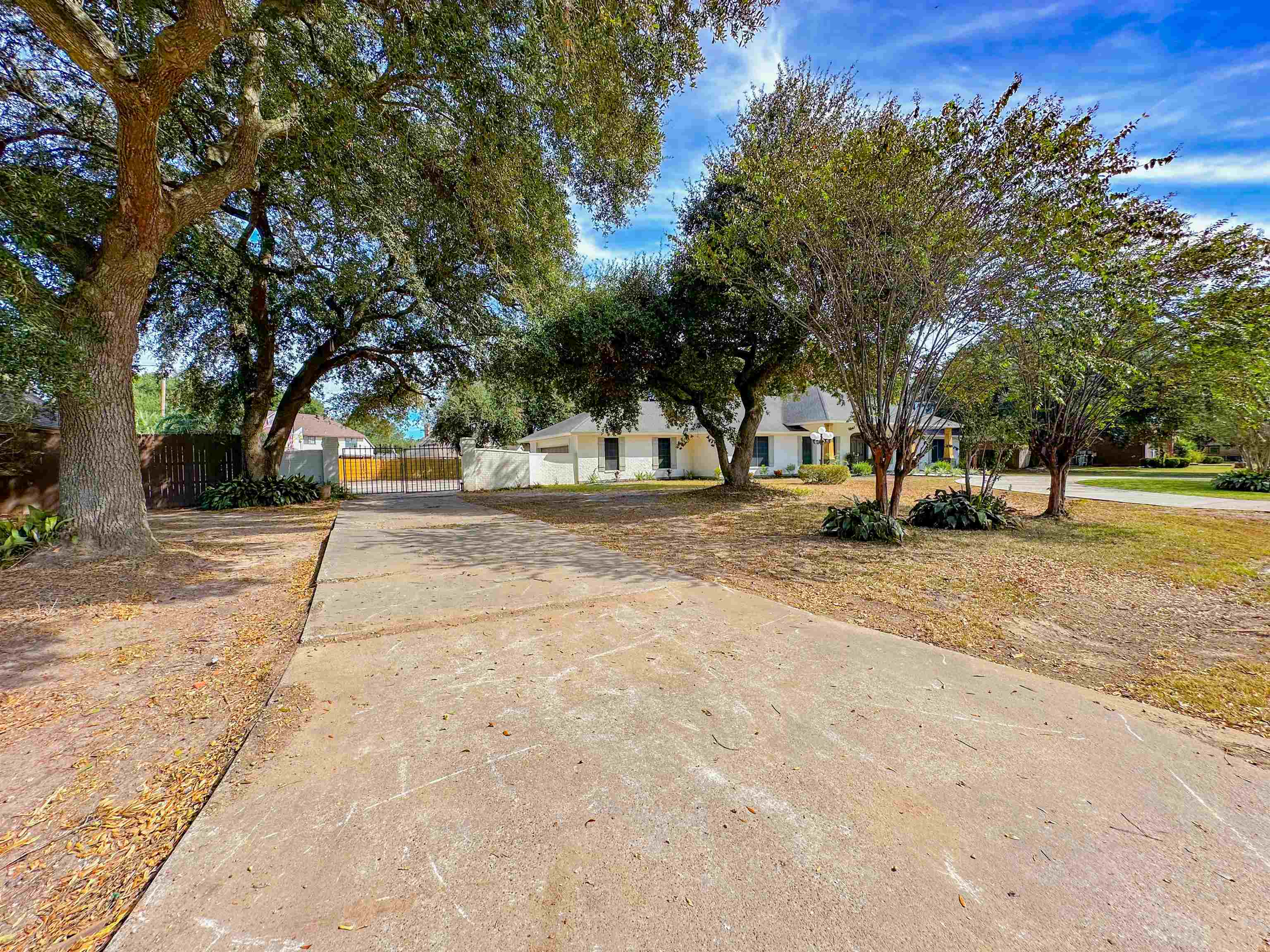 Property Photo:  110 Rosehurst  TX 77611 