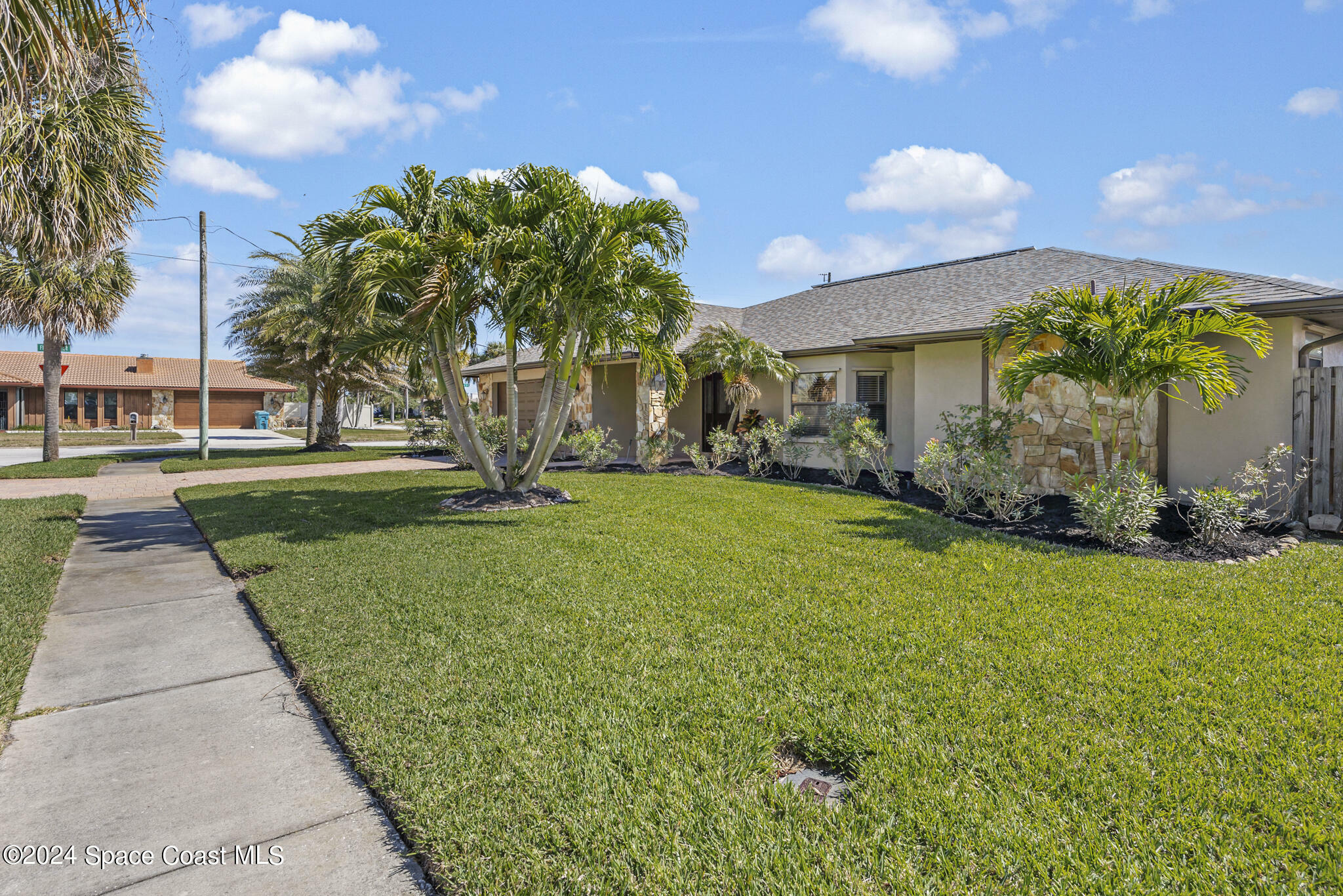 Property Photo:  645 Canal Court  FL 32937 