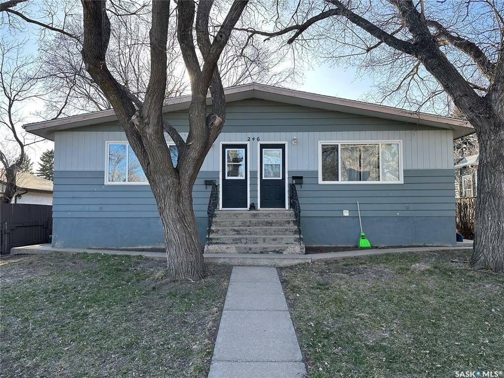 Photo de la propriété:  246 5th Avenue NW  SK S9H 0W3 