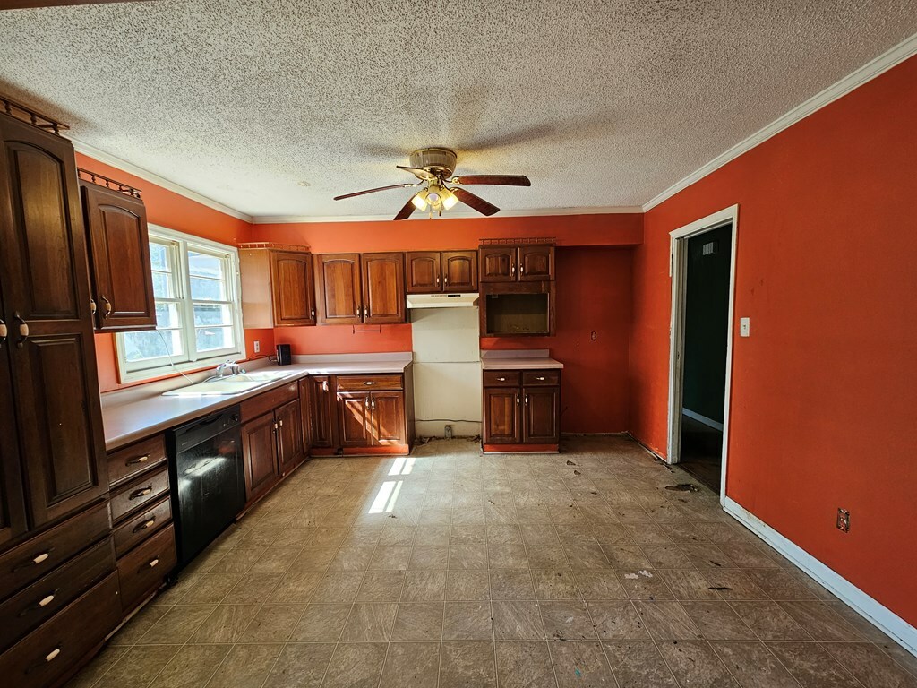 Property Photo:  1302 Gary Avenue  GA 31707 