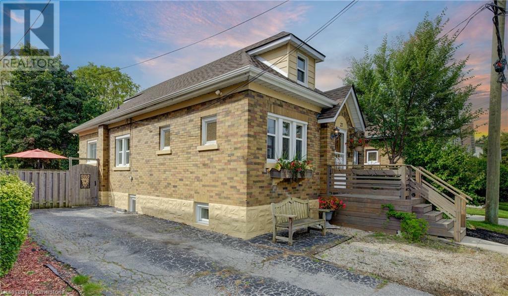 Photo de la propriété:  27 Bruder Avenue  ON N2G 2X9 