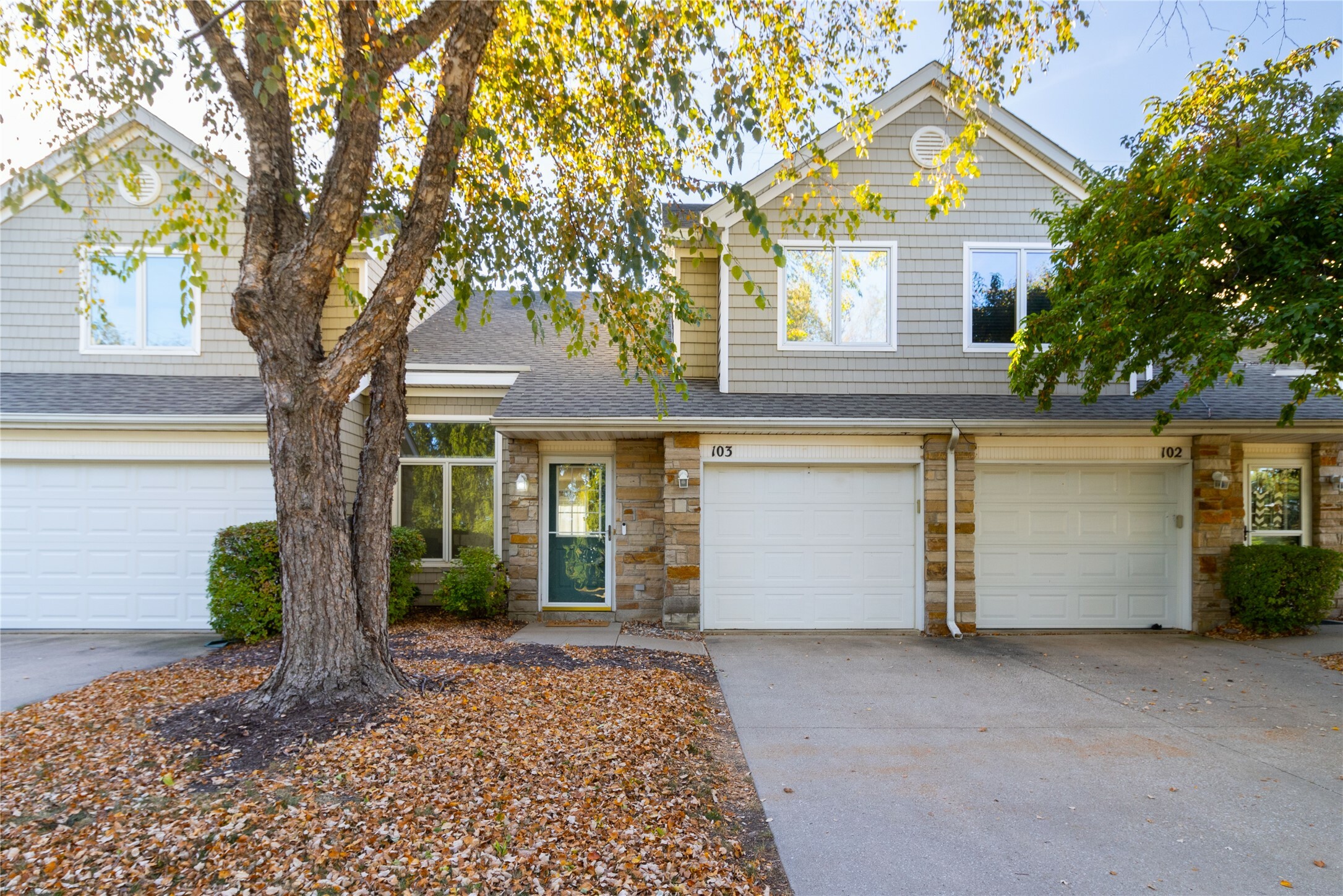 Property Photo:  811 Burr Oaks Drive 103  IA 50266 