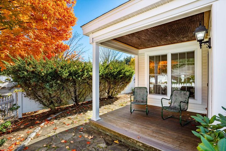 Property Photo:  44 Kensington Lane  NH 03110 