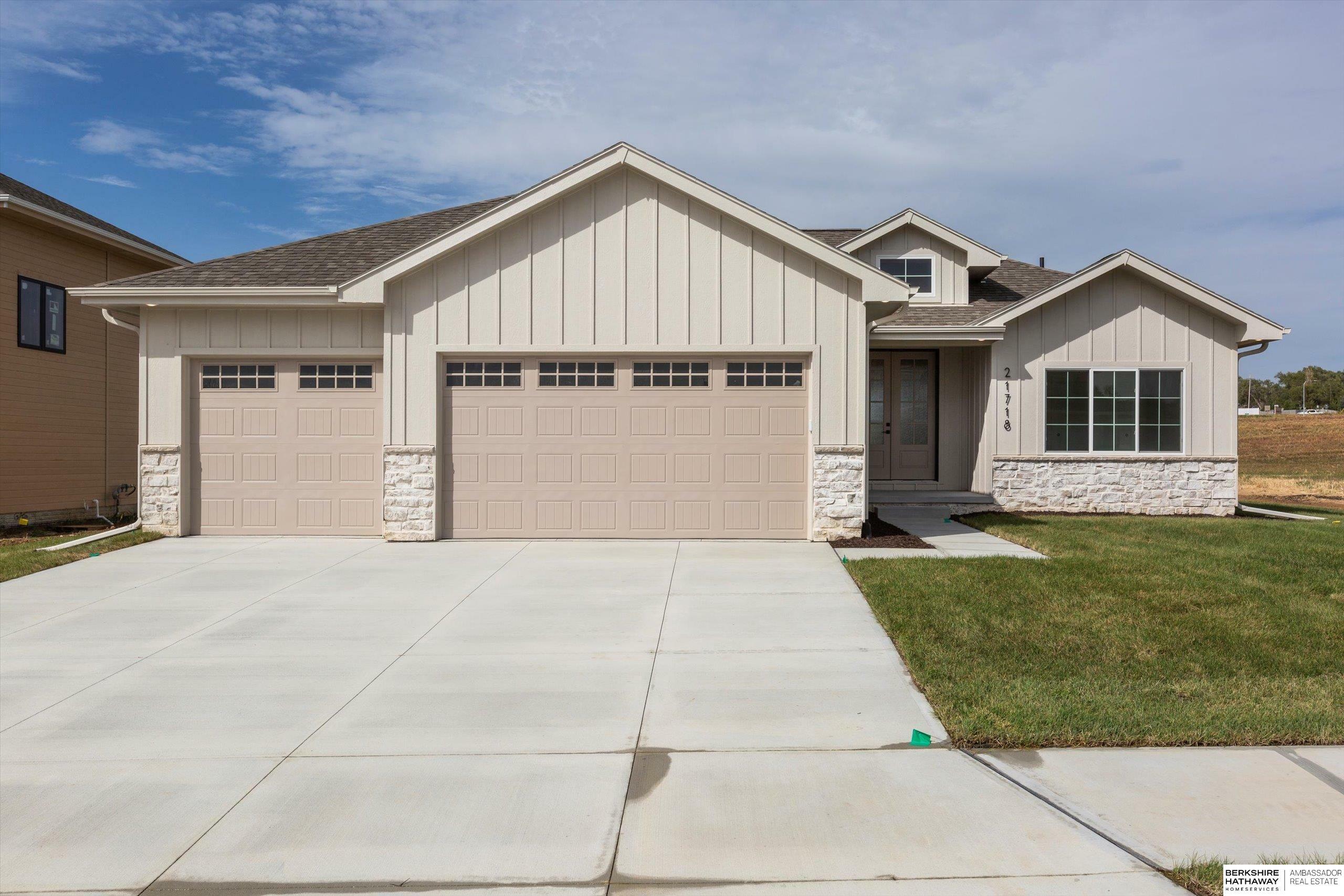 Property Photo:  21718 Parkview Drive  NE 68028 