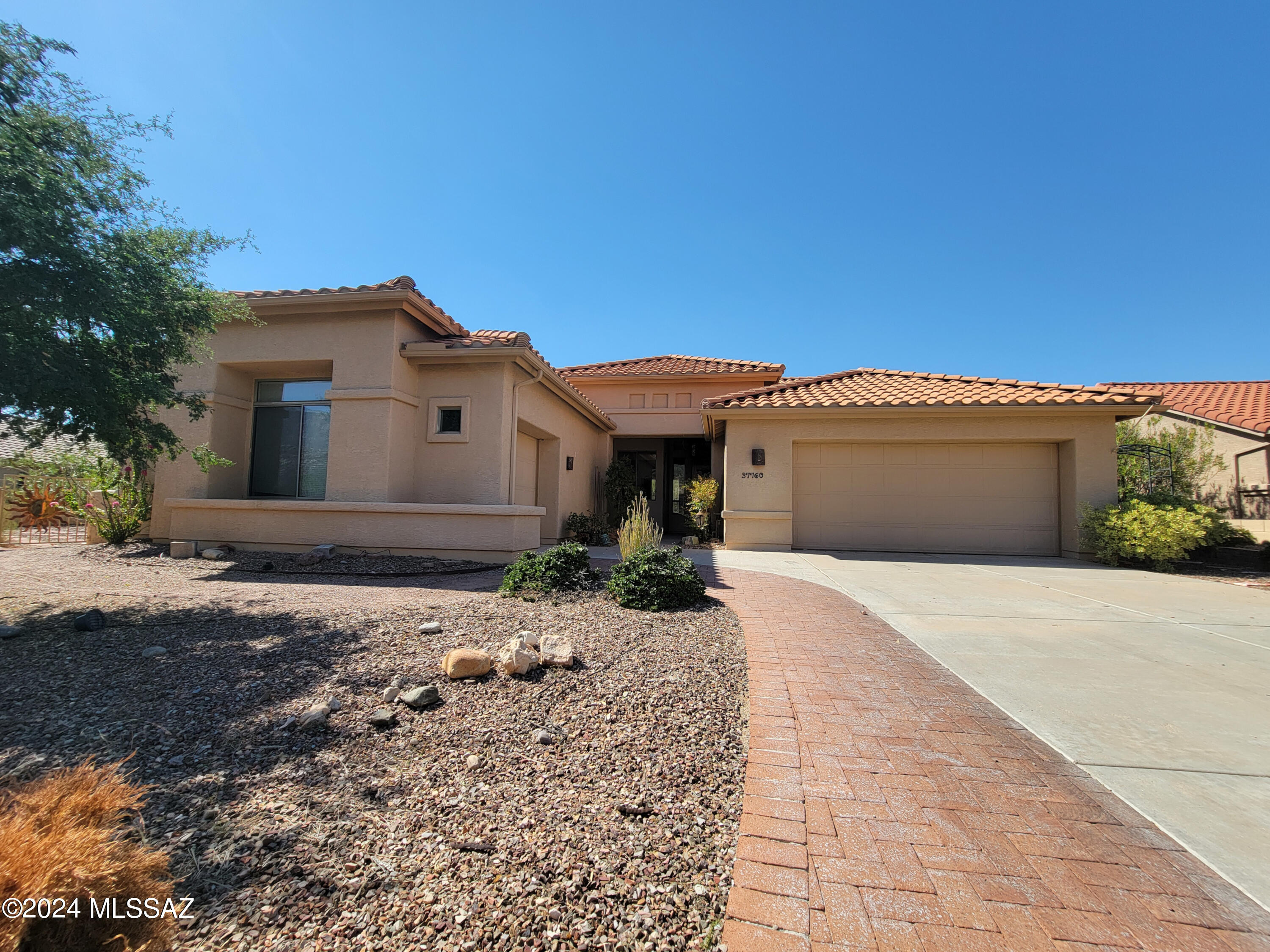 Property Photo: 37760 S Desert Sun Drive AZ 85739
