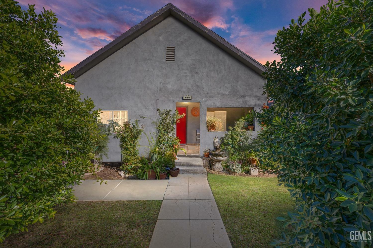 Property Photo: 618 L Street CA 93304