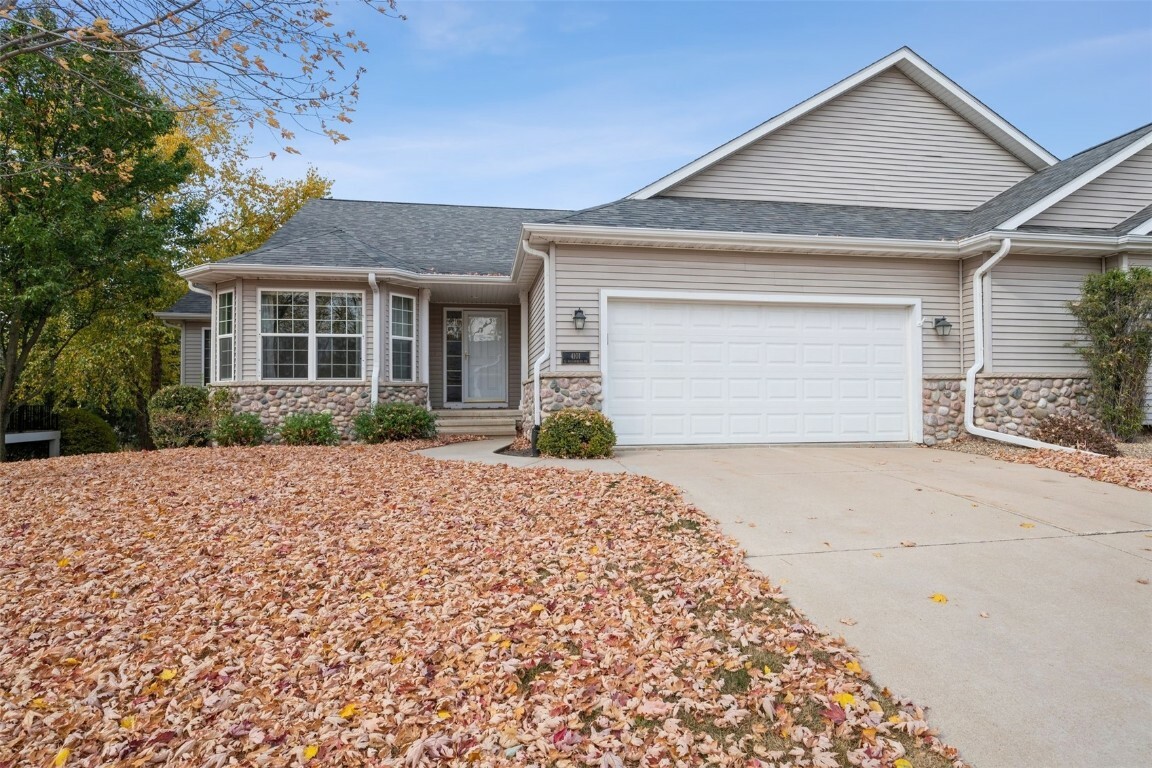 Property Photo:  4101 N Willowbend Road NE  IA 52411 