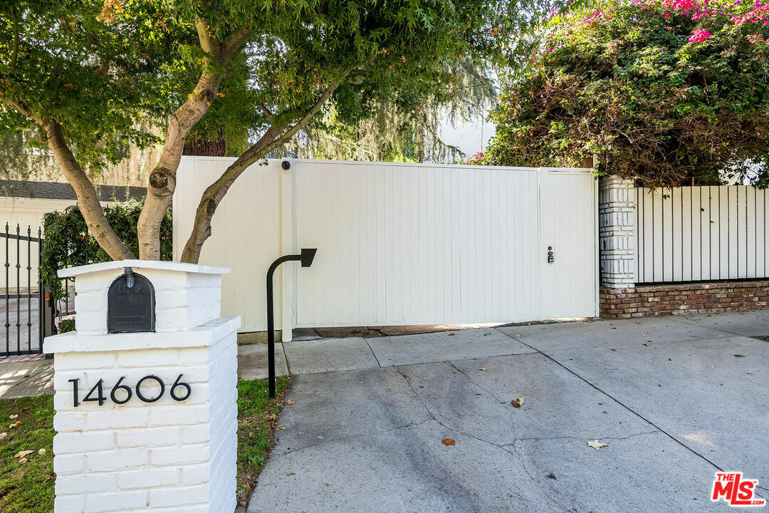 Property Photo:  14606   Sutton St  CA 91403 