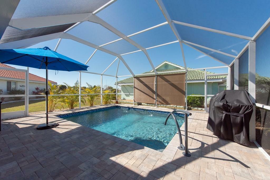 Property Photo: 701 Westmont Way FL 33573