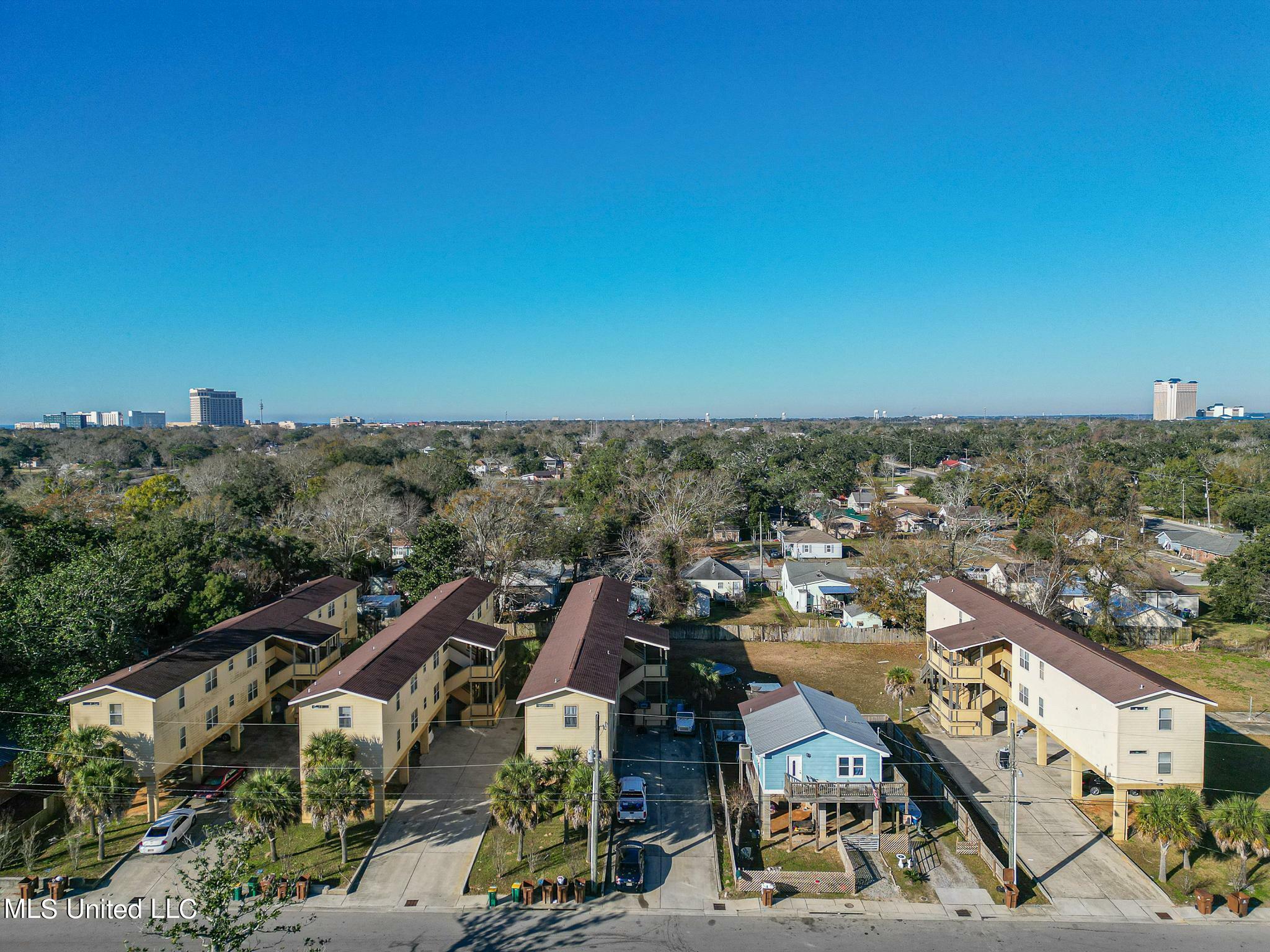 Property Photo:  271 Crawford Street  MS 39530 