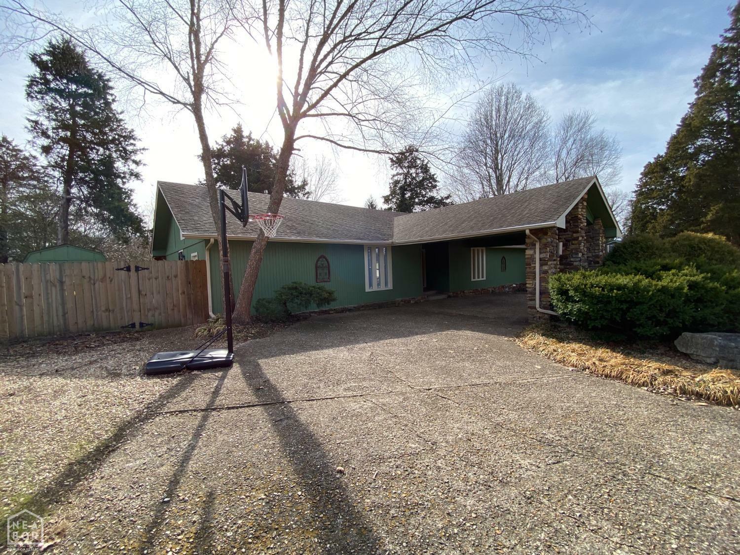 Property Photo:  1412 S Kingswood Way  AR 72653 