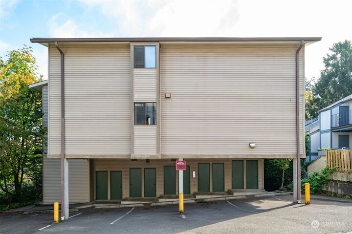 Property Photo:  3019  3rd Avenue W  WA 98119 