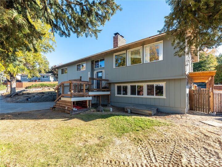 Property Photo:  1722  8th Street NE  WA 98802