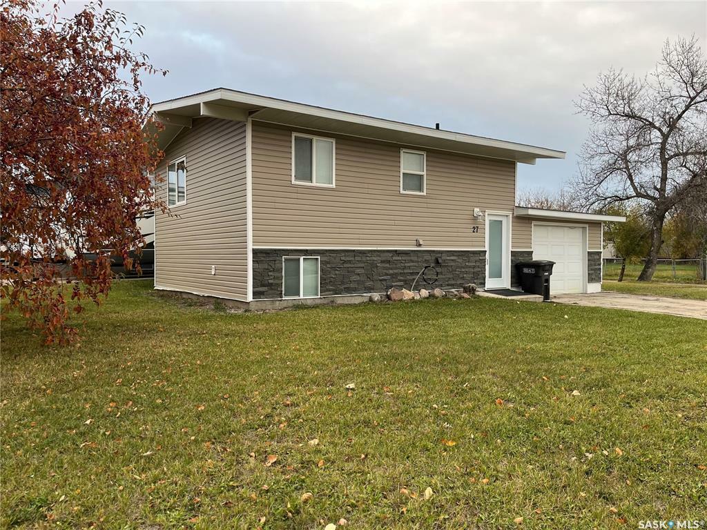 Property Photo:  27 Calvert Crescent  SK S0K 2M0 