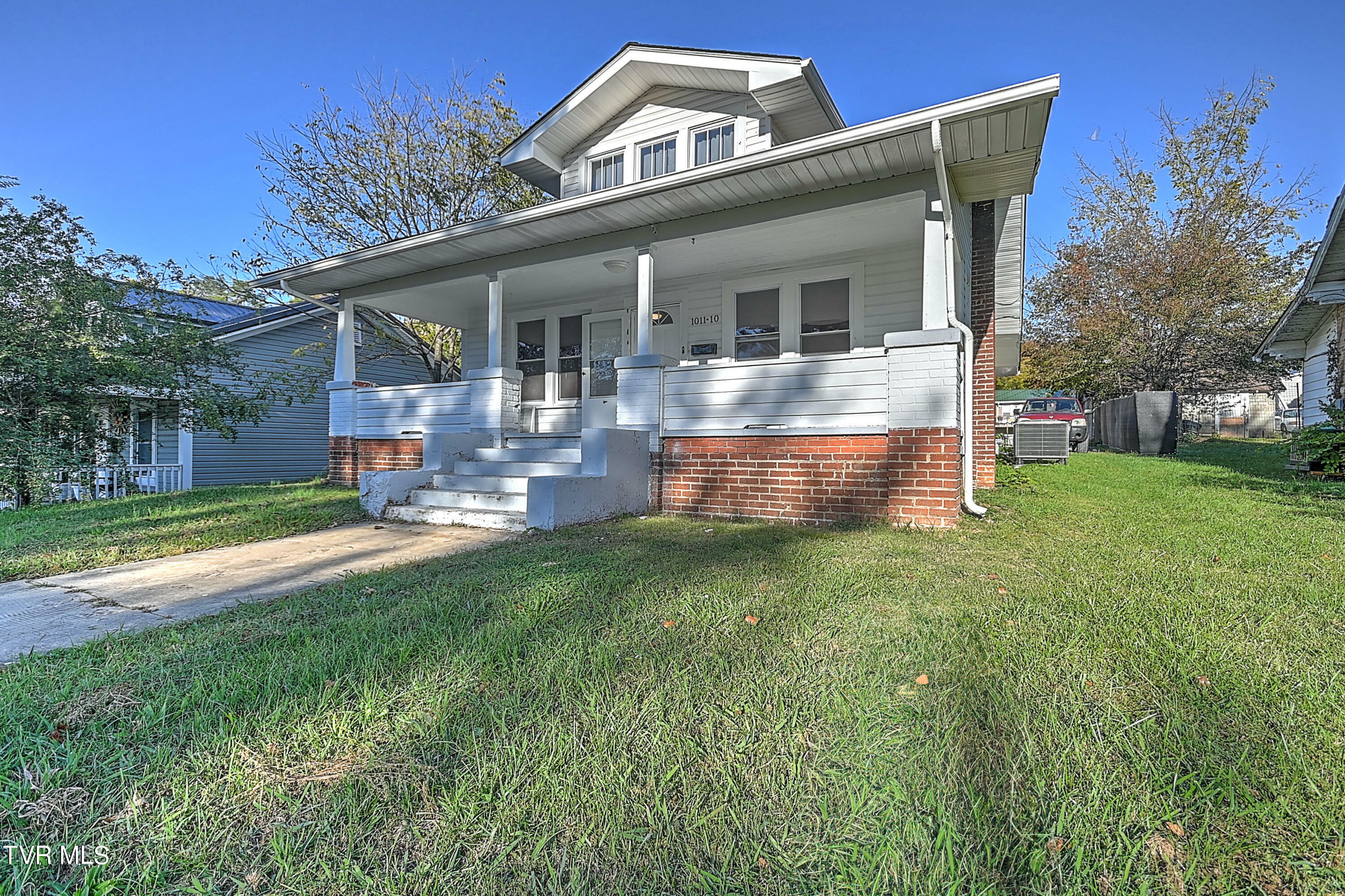 Property Photo:  1011 East Unaka Avenue  TN 37601 