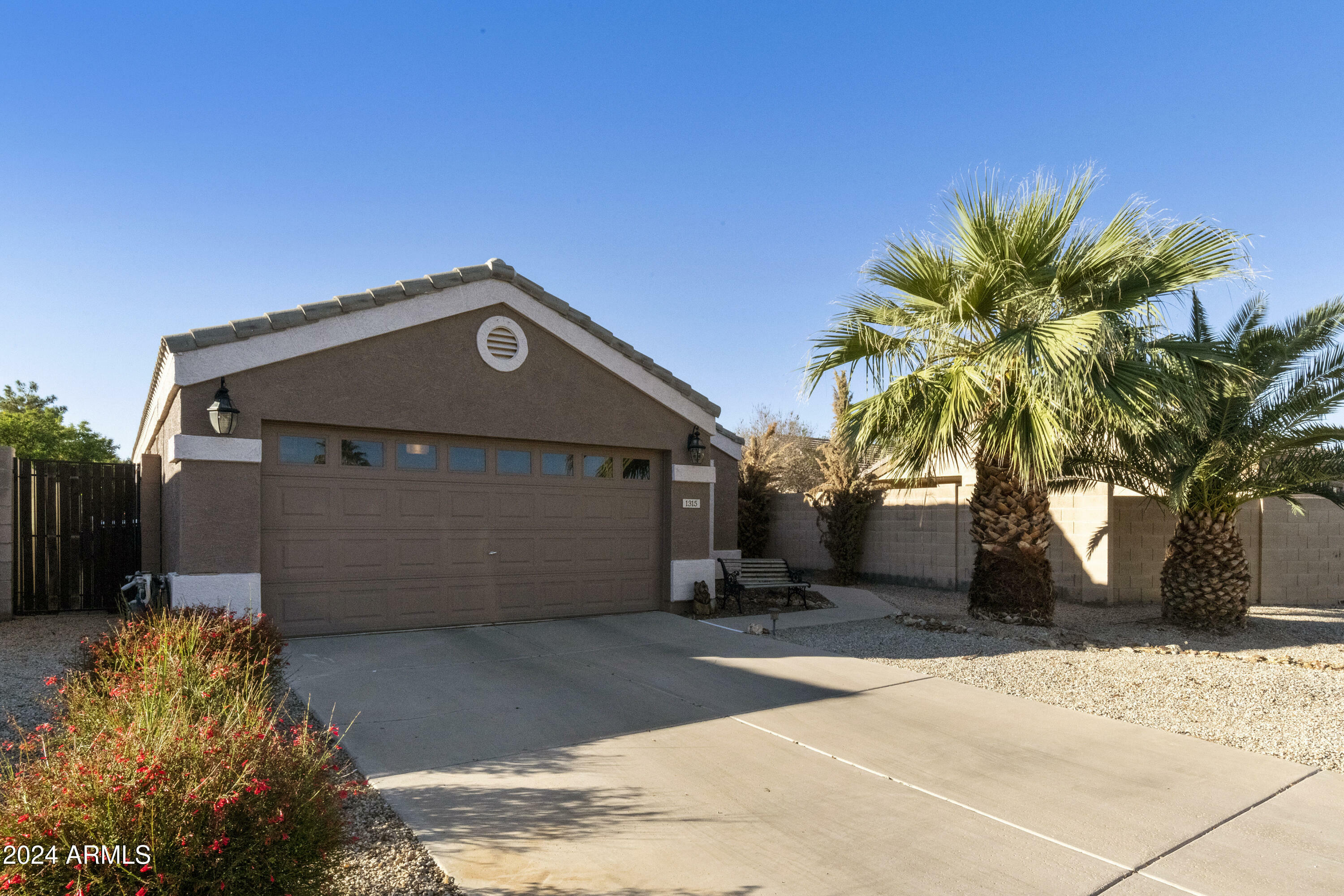 Property Photo:  1315 E Bradstock Way  AZ 85140 