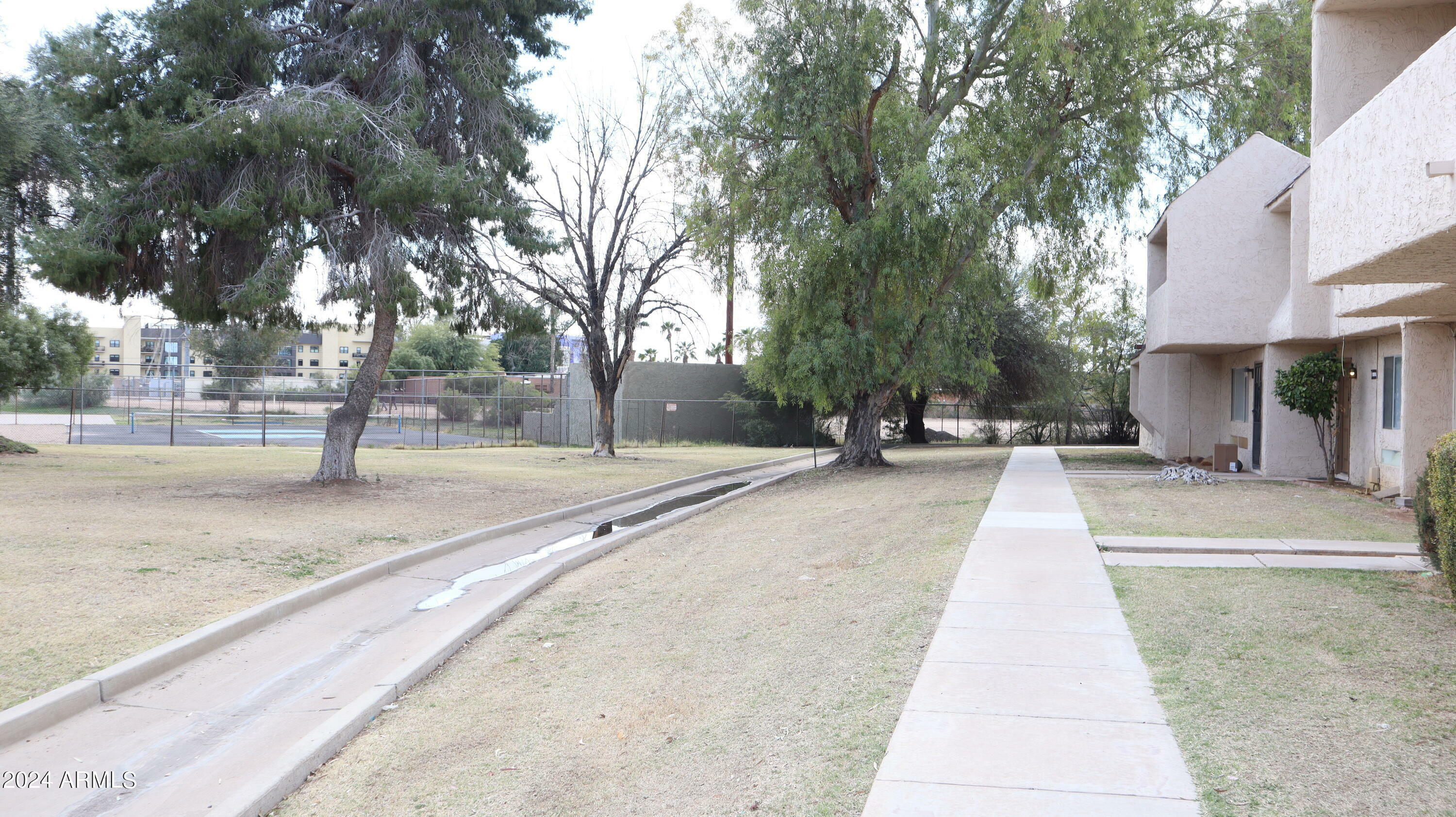 Property Photo:  2233 W Farmdale Avenue 9  AZ 85202 