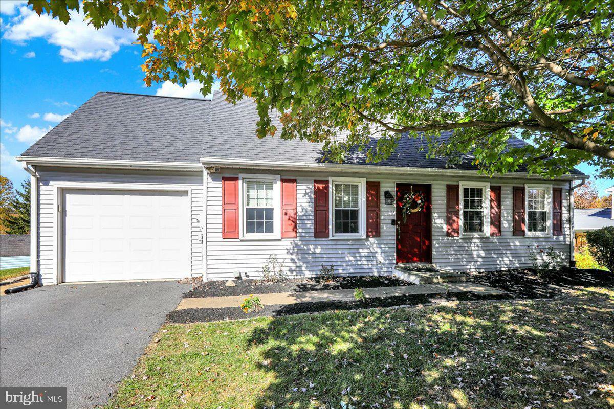 Property Photo:  4 Ivywood Court  PA 17603 