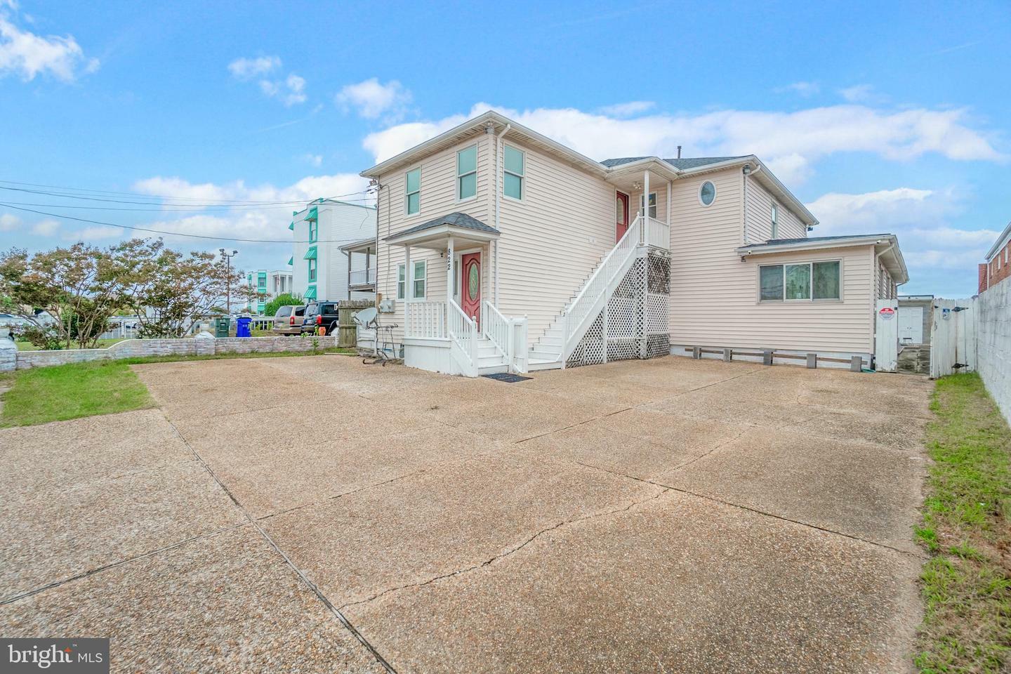 Property Photo:  822 Ocean View Avenue E  VA 23503 