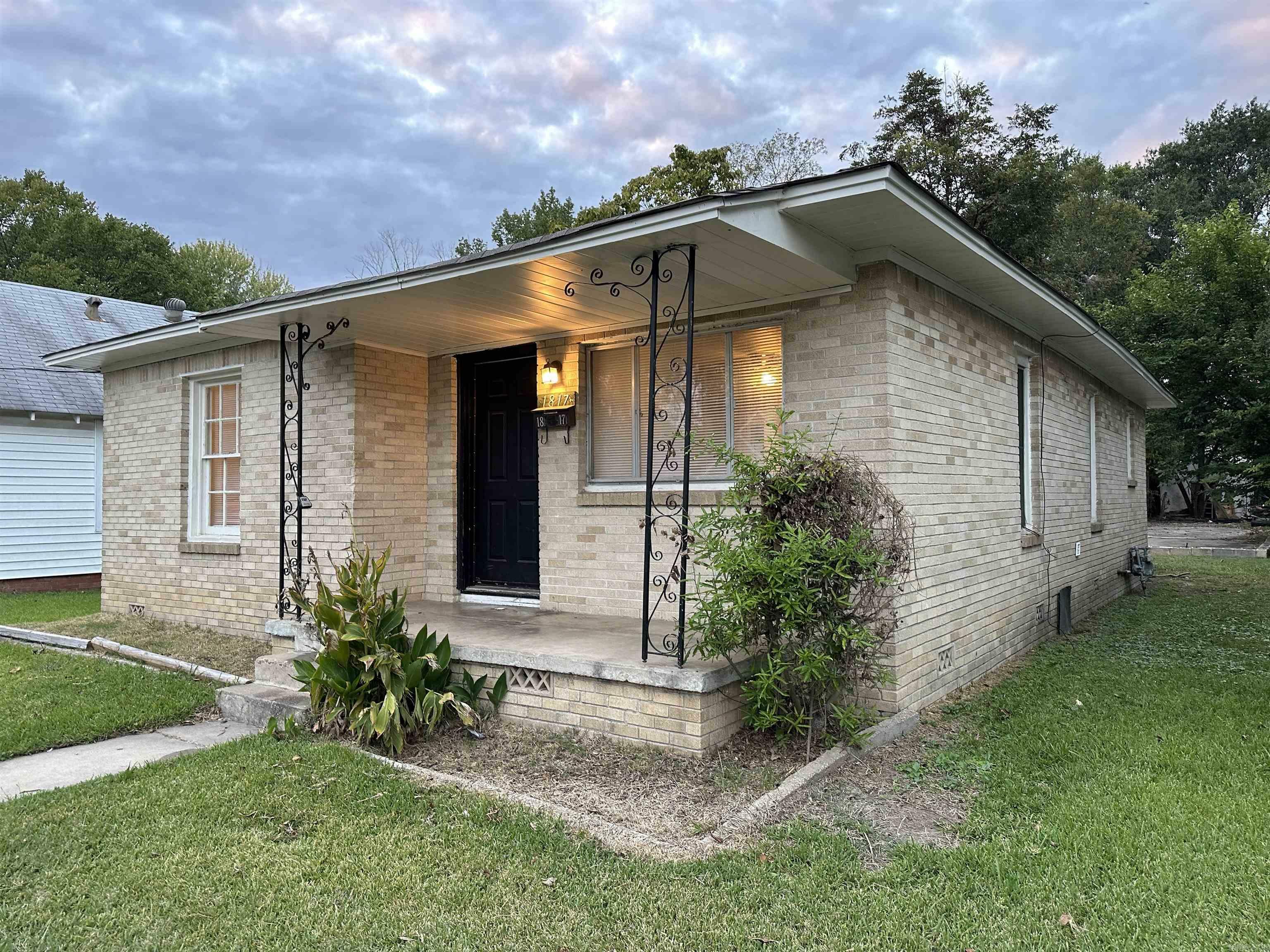 Property Photo:  1817 W 16th Street  AR 72114 