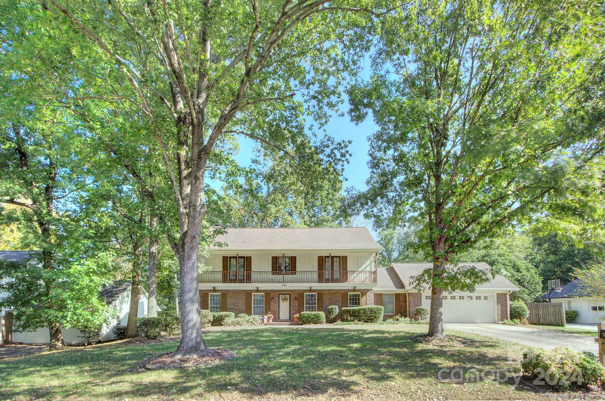 Property Photo:  1340 Piccadilly Drive  NC 28211 