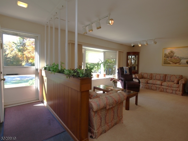 Property Photo:  4 Hill Ct  NJ 07444 