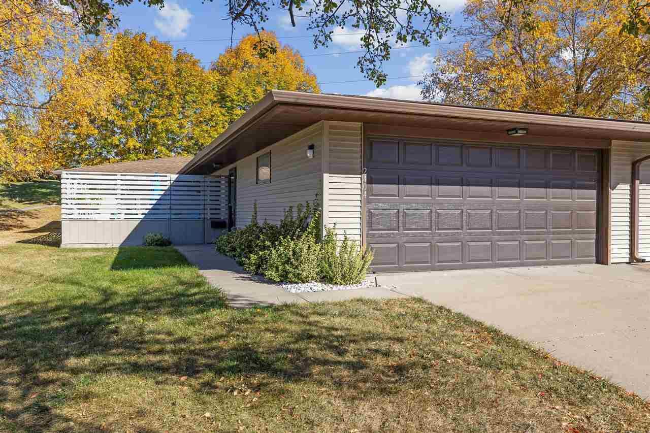 Property Photo:  2404 Walden Ct  IA 52246 