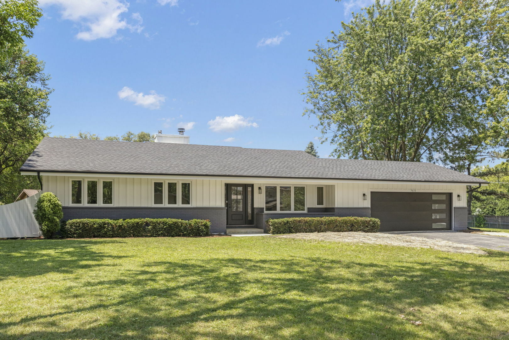 Property Photo:  5610 Bentley Avenue  IL 60514 