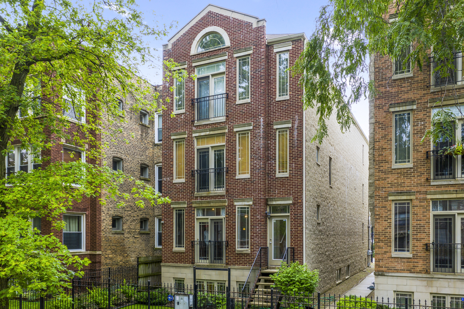 Property Photo: 6832 S Cornell Avenue 1 IL 60649