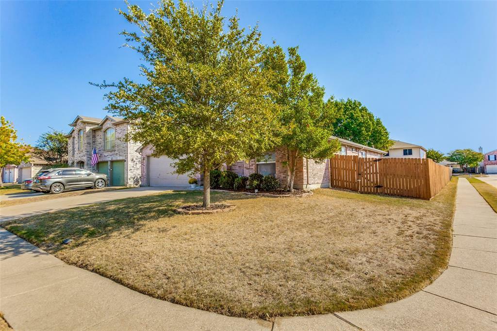 Property Photo:  2200 Spruce Circle  TX 75071 