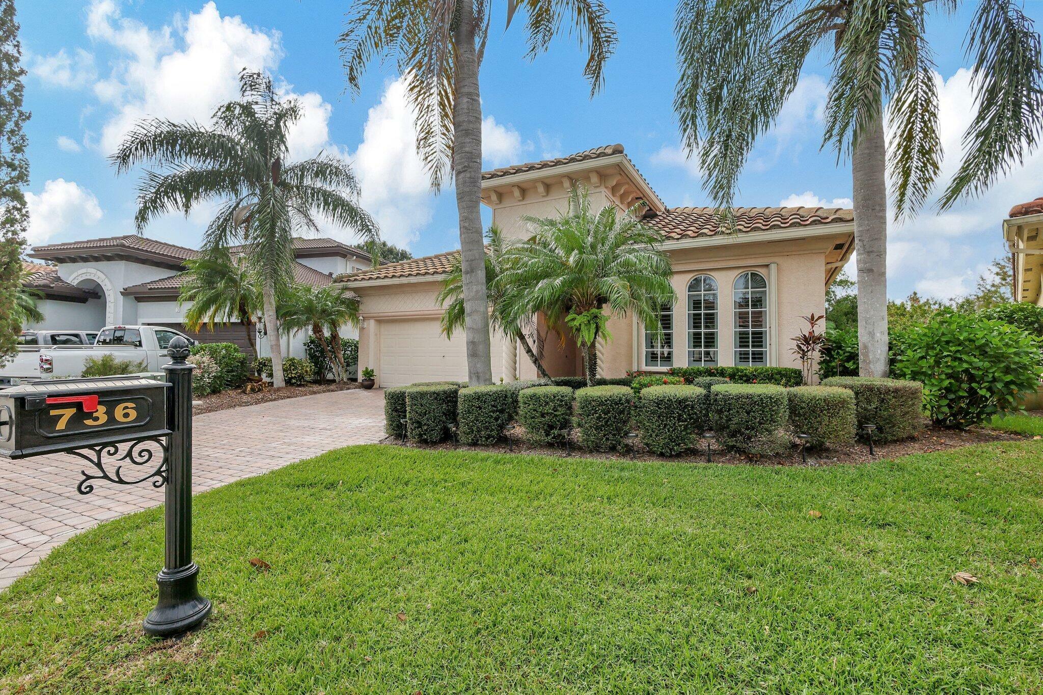 Property Photo:  736 SW Pebble Lane  FL 34990 