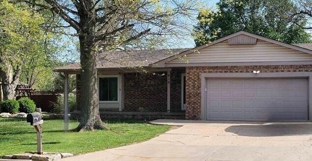 Property Photo:  619 W Allison St  KS 67002-9414 