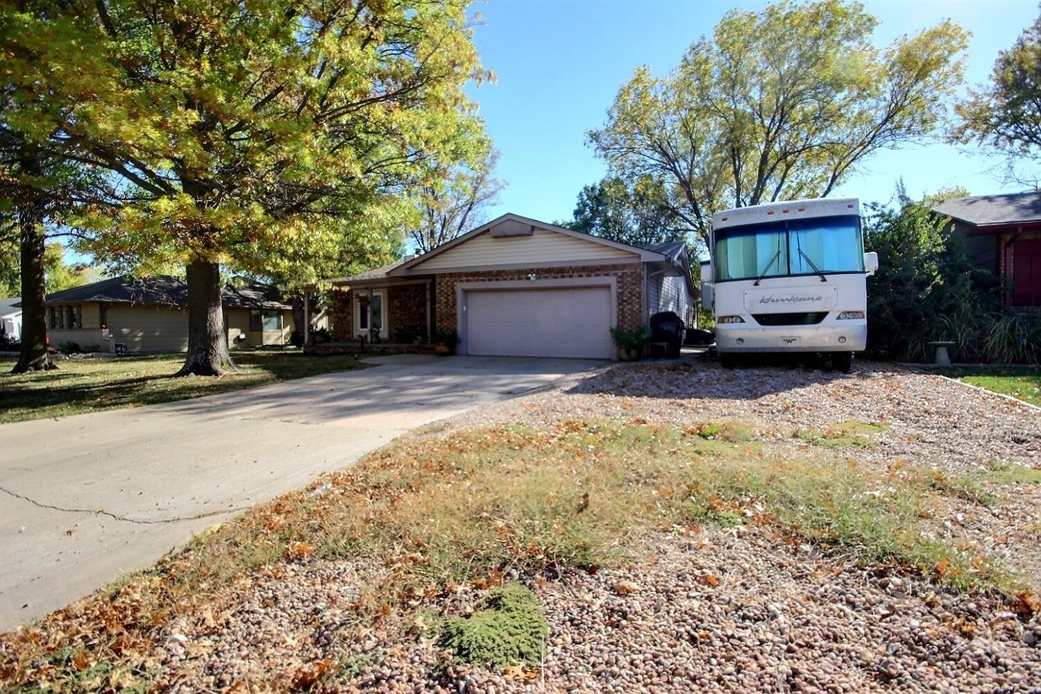 Property Photo:  619 W Allison St  KS 67002-9414 