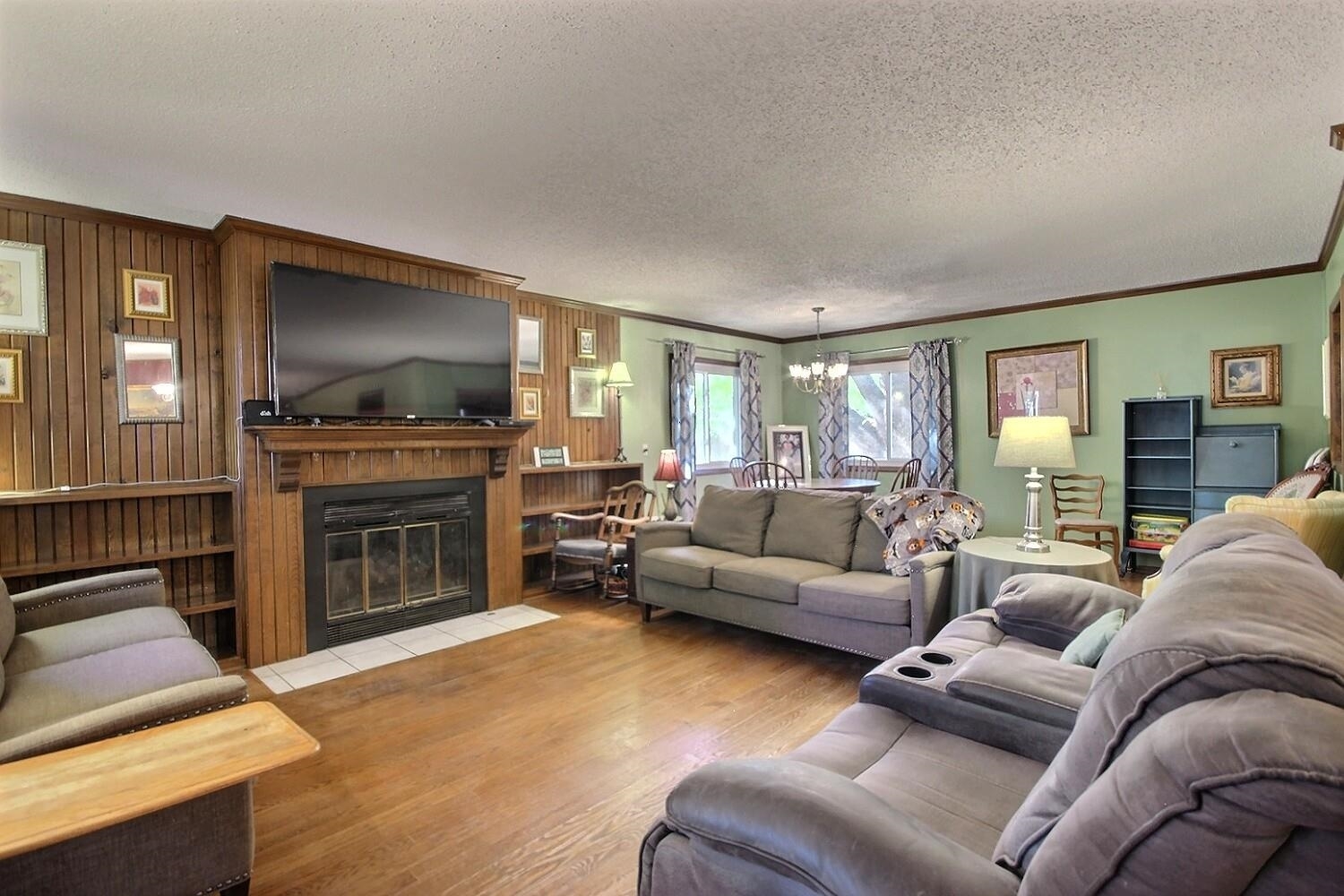 Property Photo: 619 W Allison St KS 67002-9414