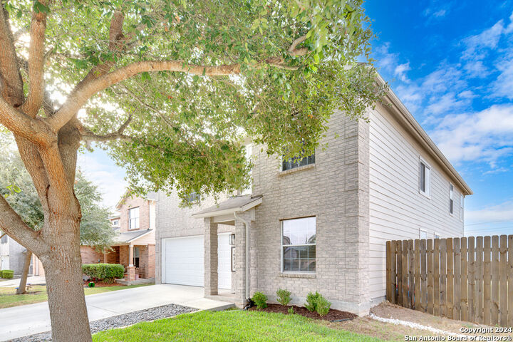 Property Photo: 10315 Red Iron Crk TX 78109