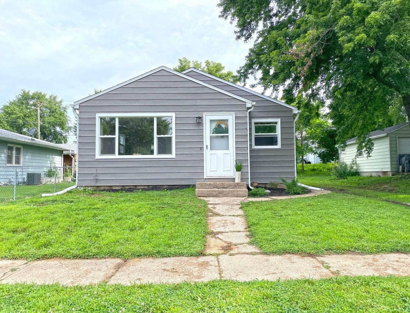 Property Photo:  1103 Cass  Street  IA 51652 