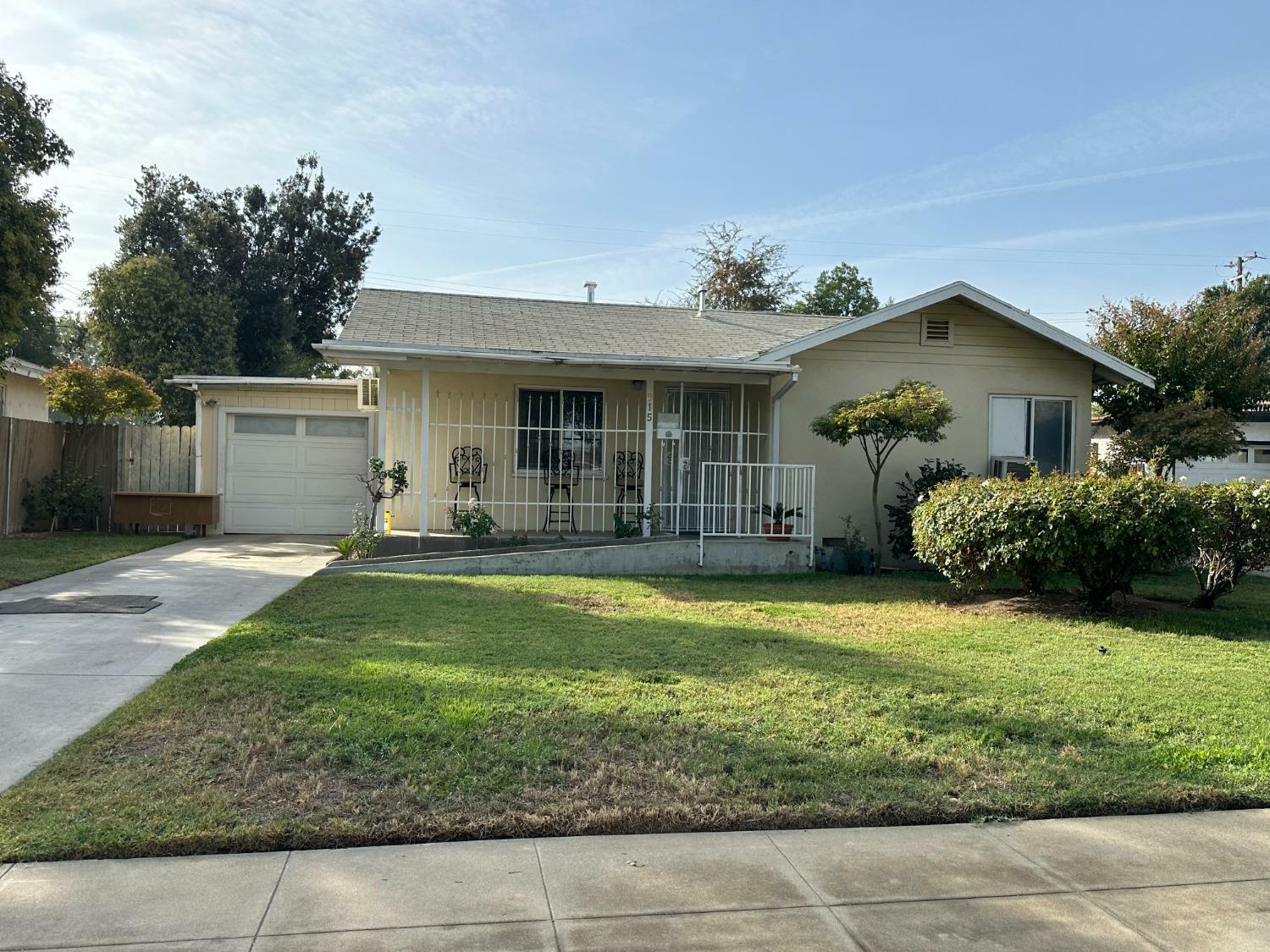 Property Photo:  915 W Fountain Way  CA 93705 