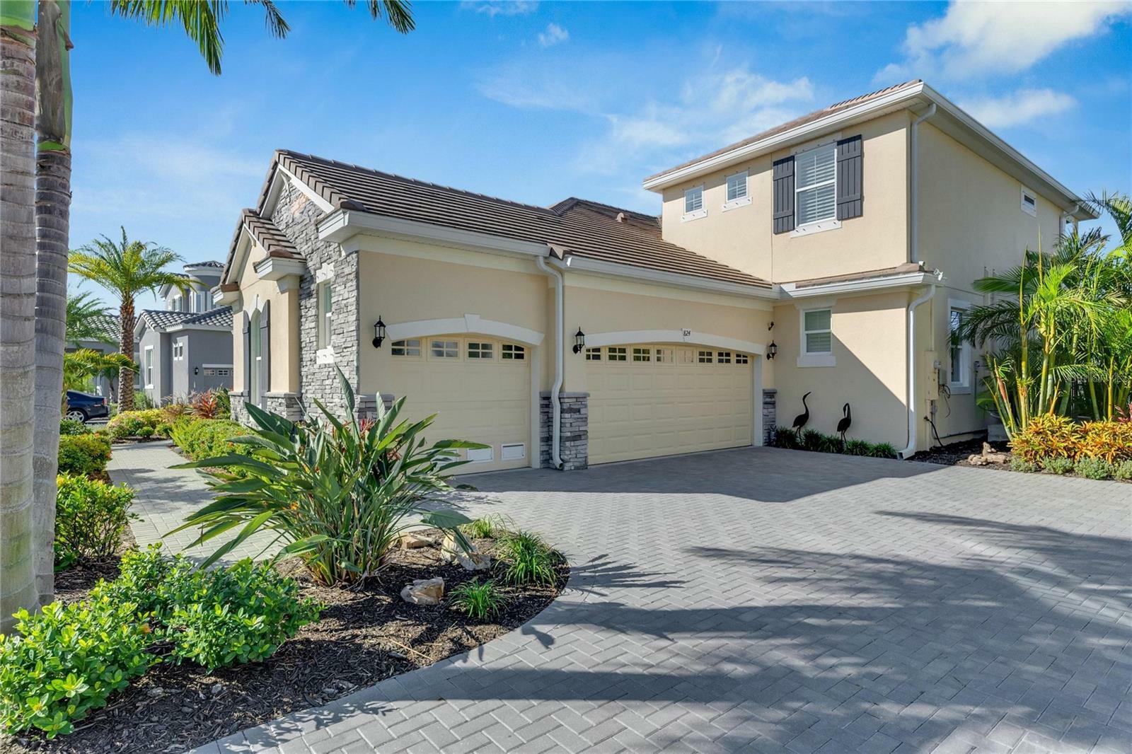 Property Photo:  824 Manns Harbor Drive  FL 33572 