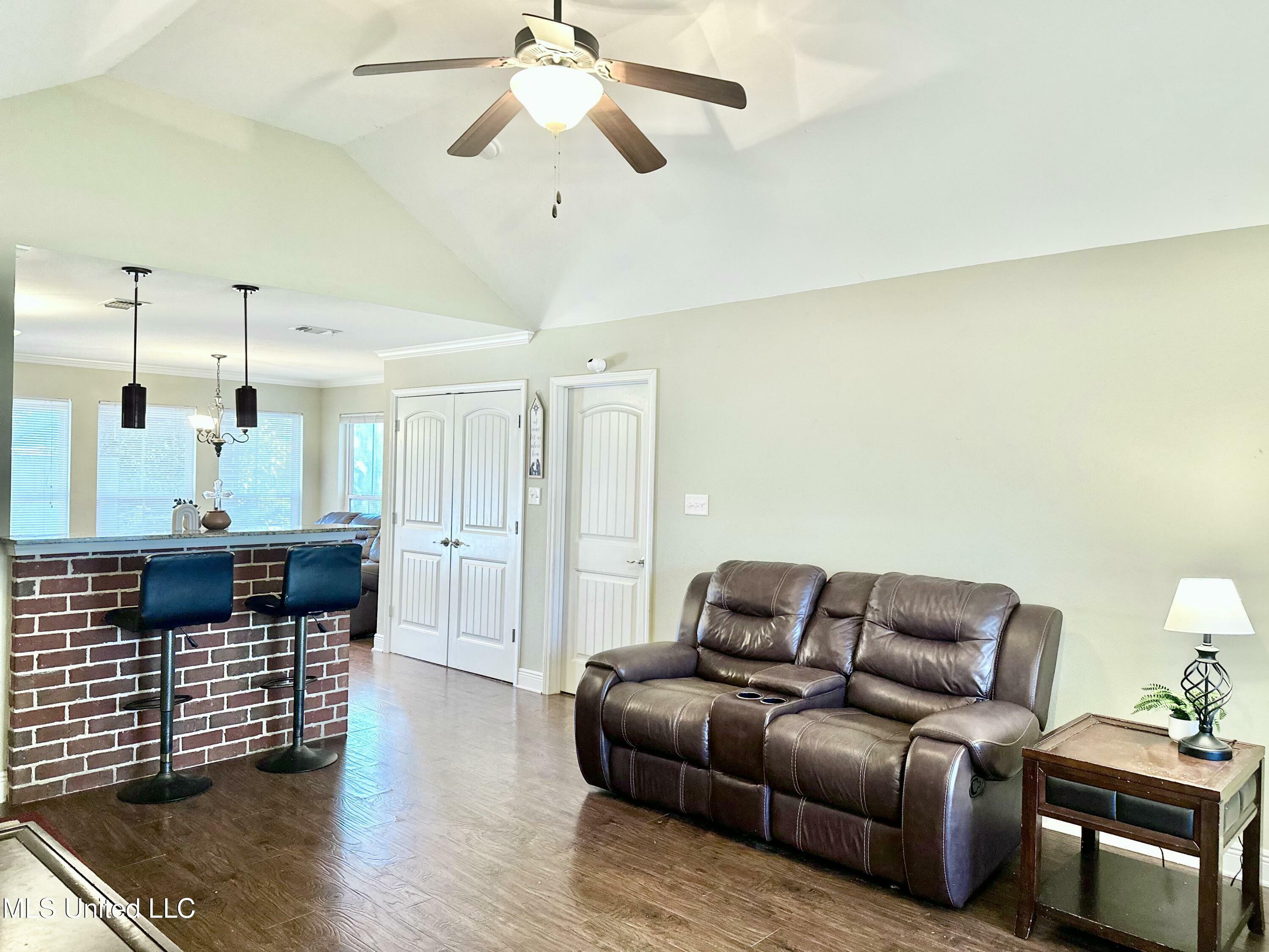 Property Photo:  211 Lantana Boulevard  MS 39560 